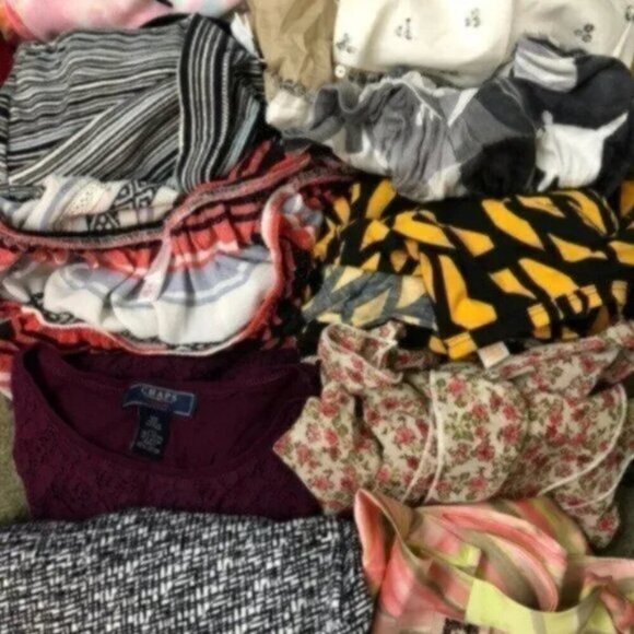 5 POUND NOT MYSTERY RESELLER CLOTHING LOT SURPRISE INVENTORY BOX 5-10 Items XS-L - Picture 7 of 14